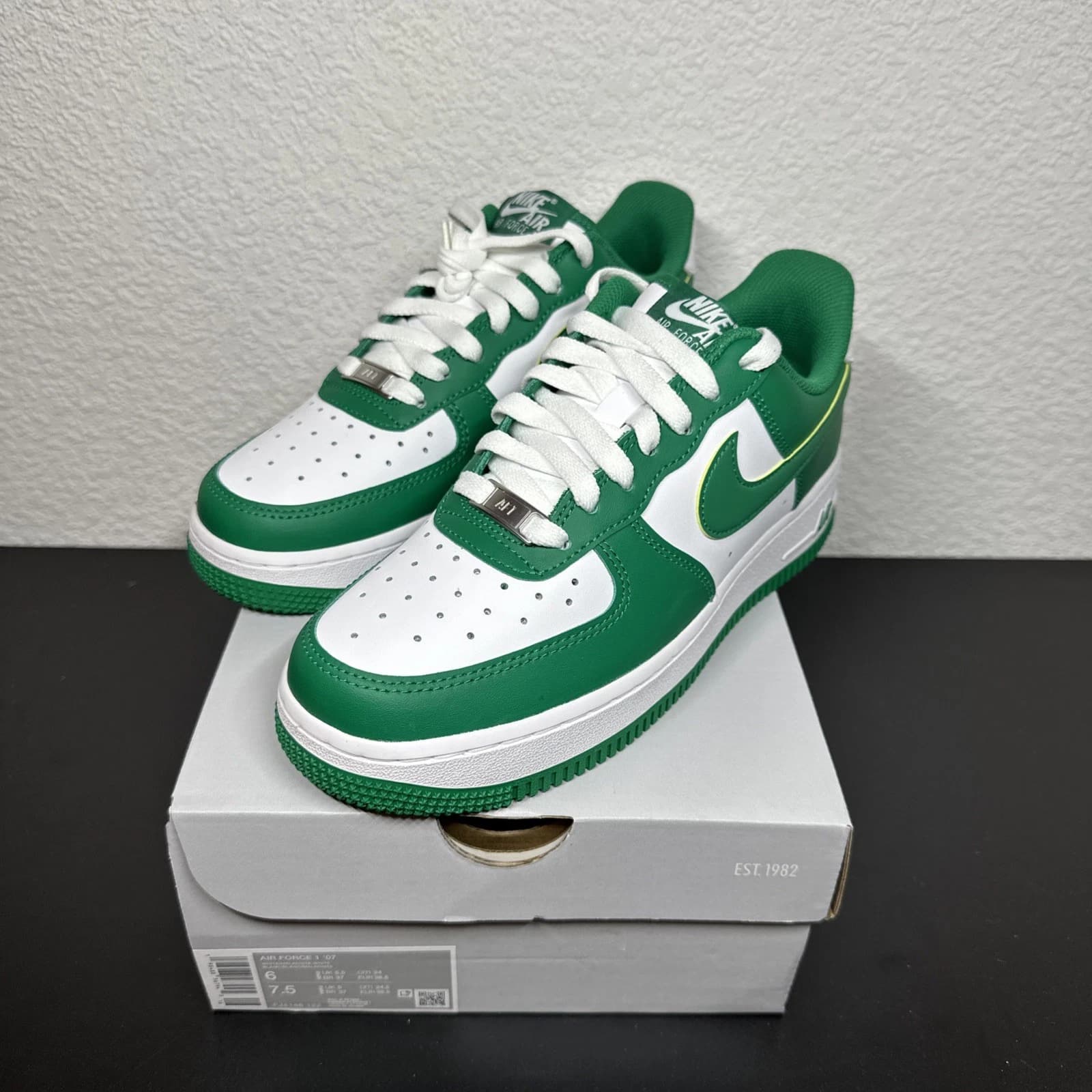 Nike Air Force 1 ’07 White Malachite Grün Gr. 38,5 Sneaker FJ4146-122 Neu